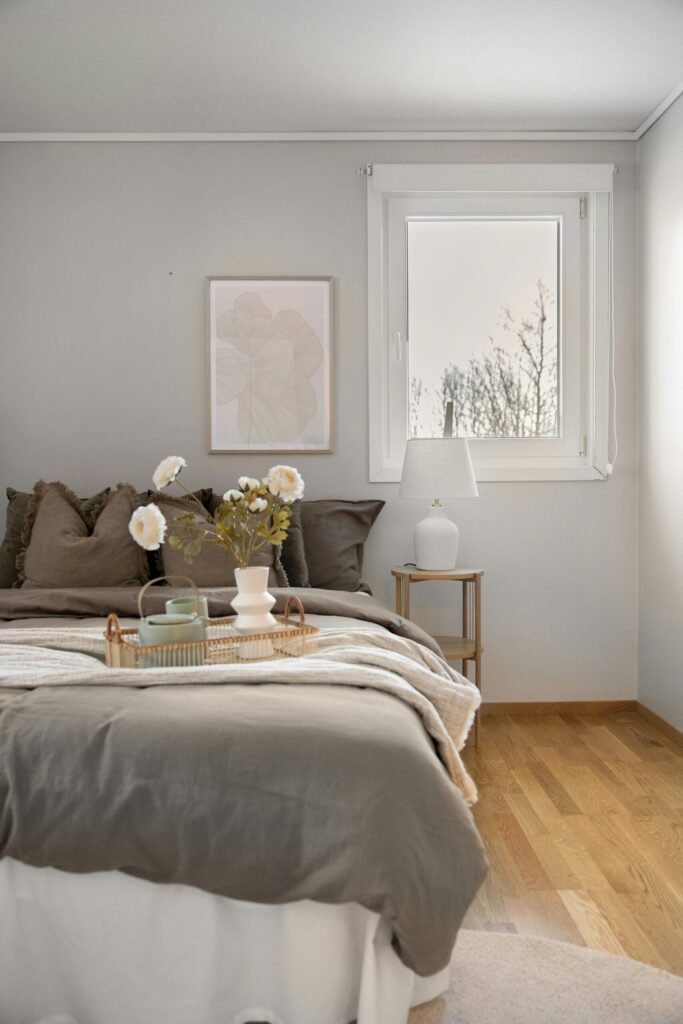 minimalist bedroom
